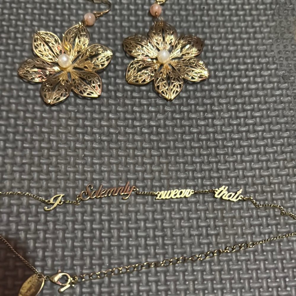Gold Floral Earrings and Bracelet Set